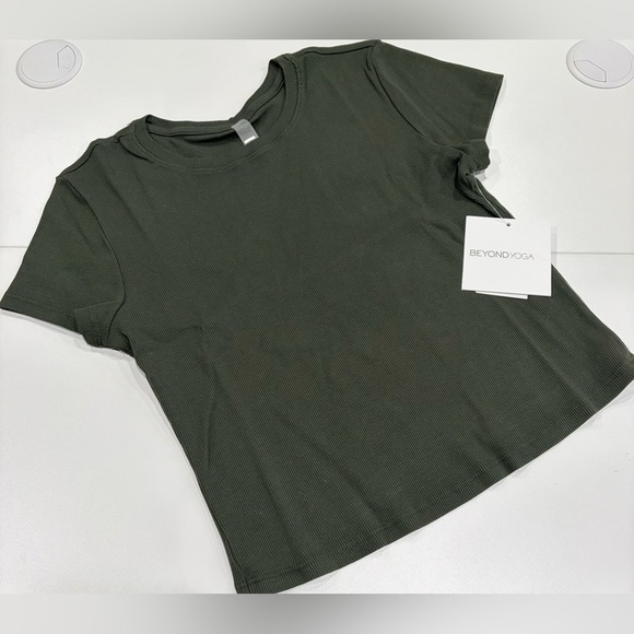 Beyond Yoga Tops - Beyond Yoga Women's Small Rib Baby Tee Olive Ink Dark Green NWT T-Shirt Cropped